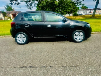 Used Dacia Sandero 2017 for sale - 79124829: Photo