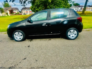 Used Dacia Sandero 2017 for sale - 79124829: Photo