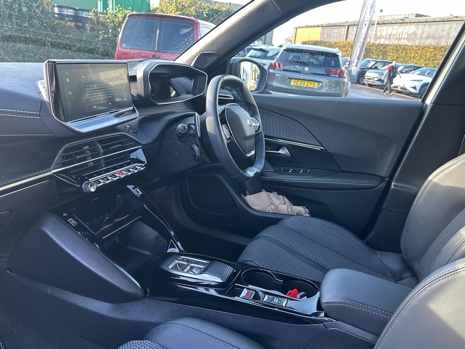 Used Peugeot 2008 2023 for sale - 76766757: Photo 2