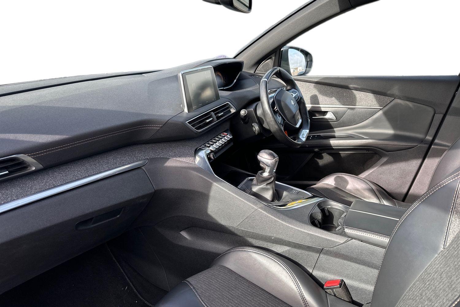 Used Peugeot 3008 2017 for sale - 77493293: Photo 2