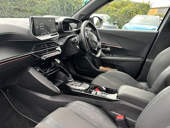 Used Peugeot 2008 2023 for sale - 76676021: Photo