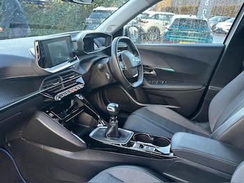 Used Peugeot 2008 2021 for sale - 76819035: Photo