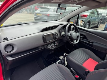 Used Toyota Yaris 2015 for sale - 79300181: Photo