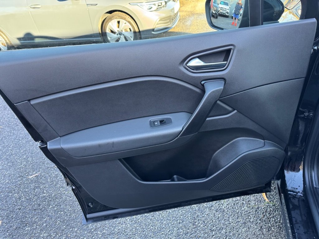 Used Renault Captur 2023 for sale - 76698213: Photo 21