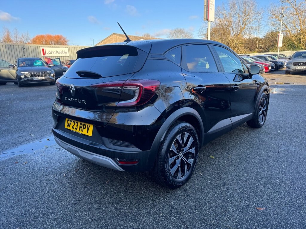 Used Renault Captur 2023 for sale - 76698213: Photo 3