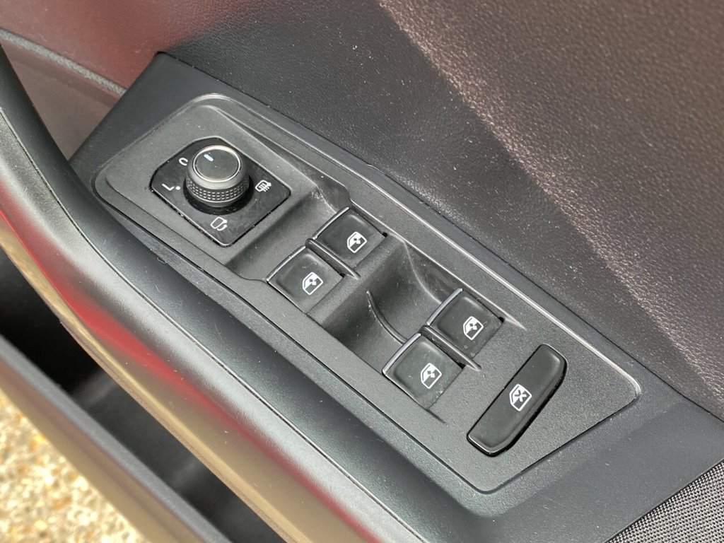 Used Volkswagen T-Roc 2018 for sale - 76203396: Photo 33