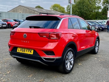 Used Volkswagen T-Roc 2018 for sale - 76203396: Photo 3