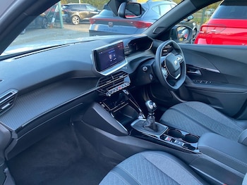 Used Peugeot 2008 2024 for sale - 76380155: Photo