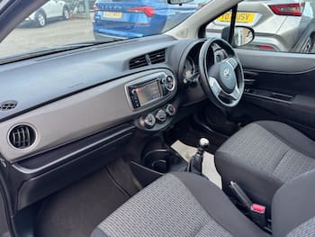 Used Toyota Yaris 2013 for sale - 79675564: Photo