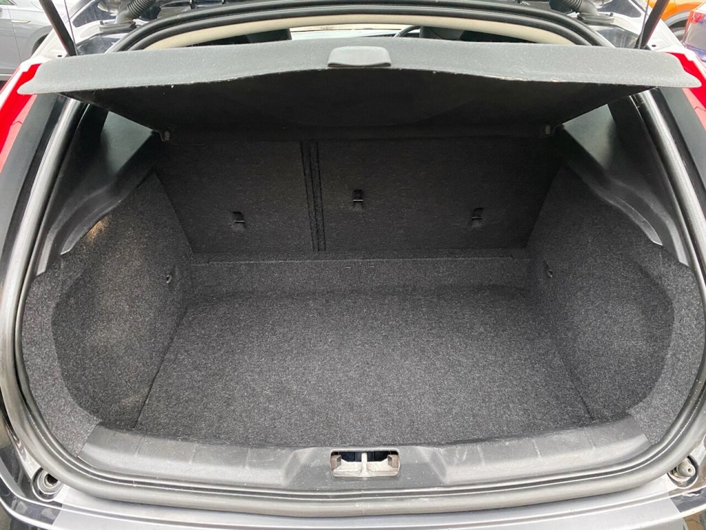 Used Volvo V40 2019 for sale - 76642072: Photo 18