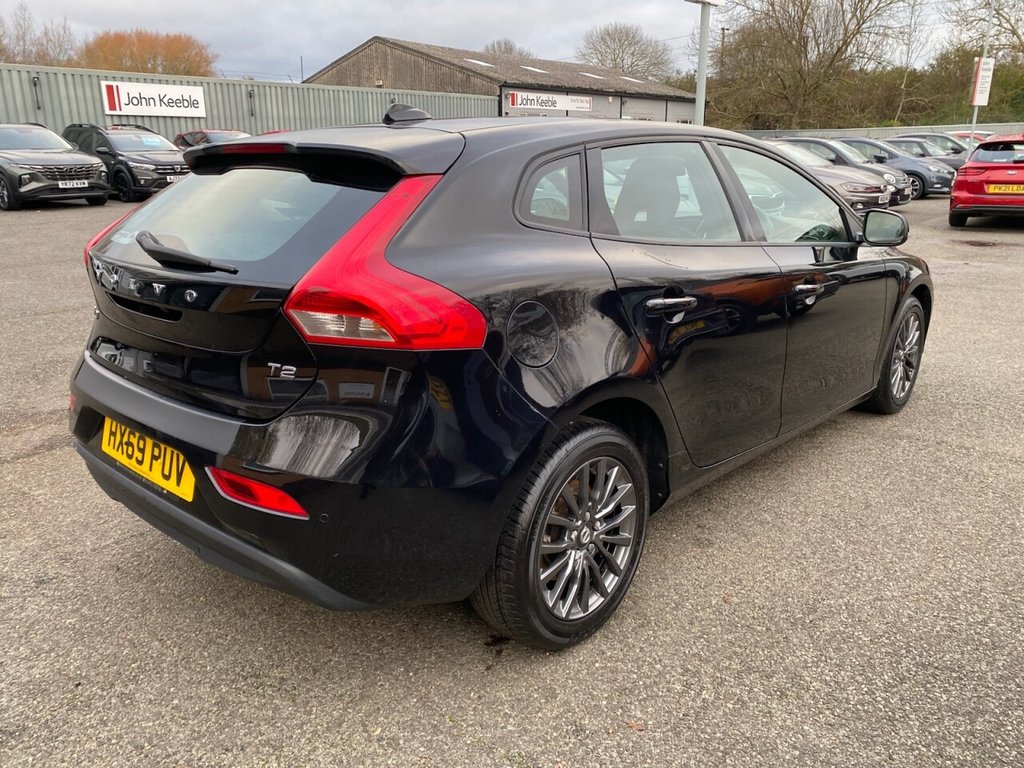 Used Volvo V40 2019 for sale - 76642072: Photo 2