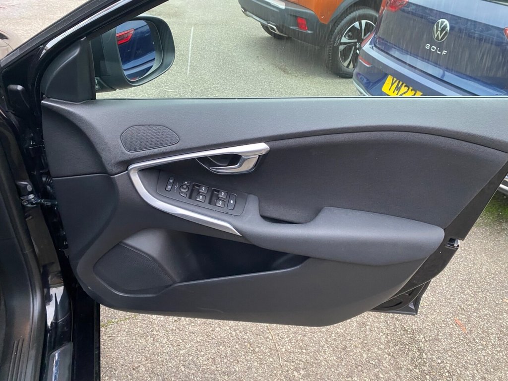 Used Volvo V40 2019 for sale - 76642072: Photo 24