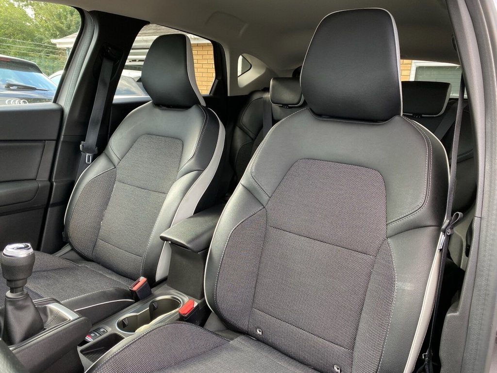 Used Renault Captur 2022 for sale - 76039873: Photo 2