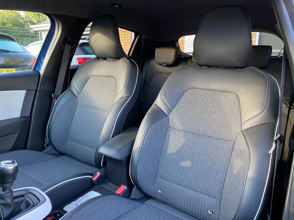 Used Renault Clio 2023 for sale - 76039204: Photo 2