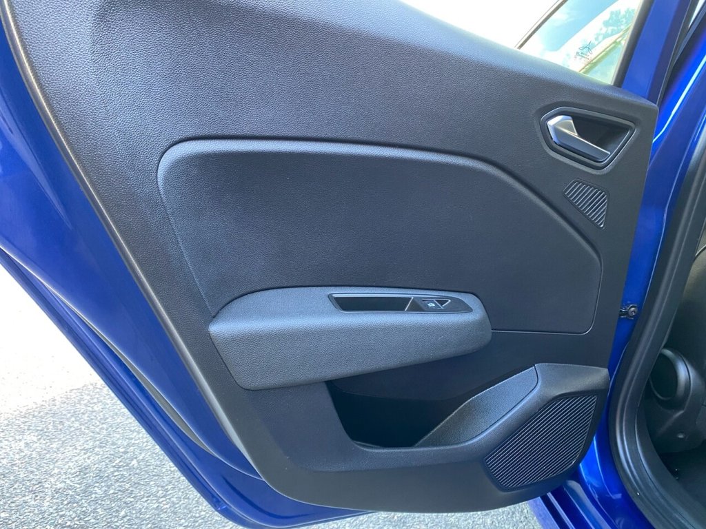 Used Renault Clio 2023 for sale - 76039204: Photo 32