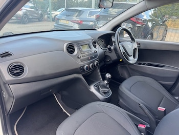 Used Hyundai i10 2018 for sale - 79394495: Photo