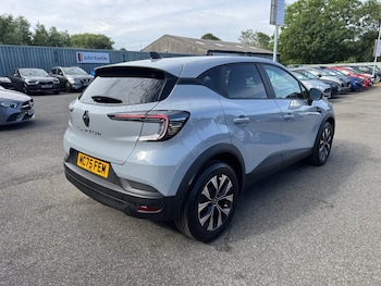 Used Renault Captur 2025 for sale - 79050881: Photo