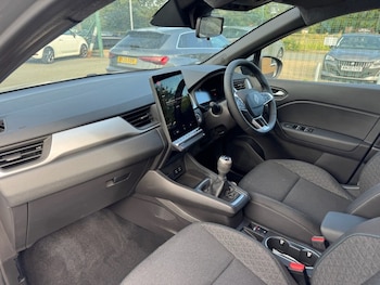 Used Renault Captur 2025 for sale - 79050881: Photo