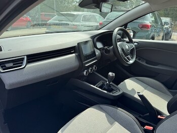 Used Renault Clio 2023 for sale - 79300121: Photo