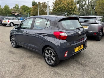 Used Hyundai i10 2023 for sale - 79829182: Photo