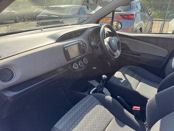 Used Toyota Yaris 2017 for sale - 78737763: Photo