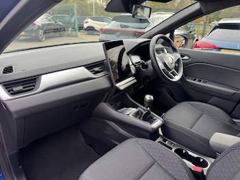 Used Renault Captur 2024 for sale - 76481718: Photo