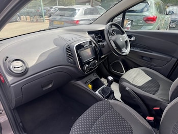 Used Renault Captur 2017 for sale - 79345492: Photo