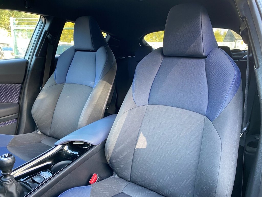 Used Toyota C-HR 2017 for sale - 76118420: Photo 2