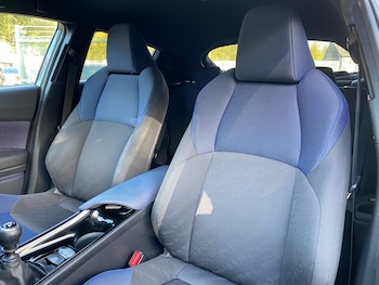 Used Toyota C-HR 2017 for sale - 76118420: Photo