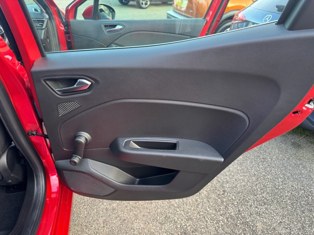 Used Renault Clio 2019 for sale - 76582101: Photo 20