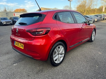 Used Renault Clio 2019 for sale - 76582101: Photo