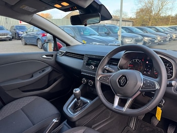Used Renault Clio 2019 for sale - 76582101: Photo