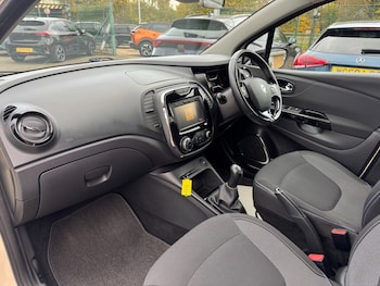 Used Renault Captur 2015 for sale - 76481758: Photo