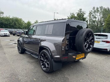 Used Land Rover Defender 110 2025 for sale - 78875032: Photo