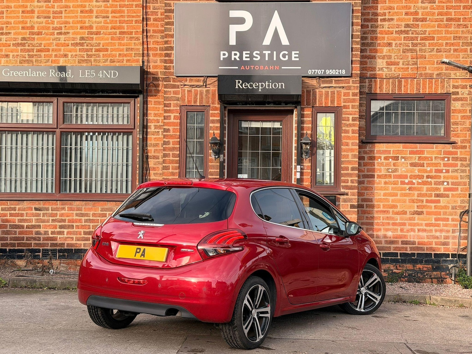 Used Peugeot 208 2017 for sale - 76942559: Photo 2