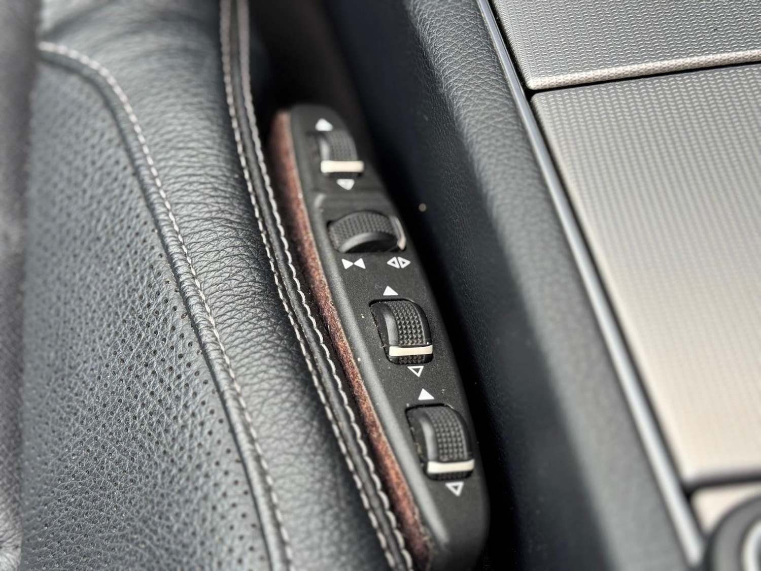 Used Mercedes-Benz E Class 2015 for sale - 76786371: Photo 32