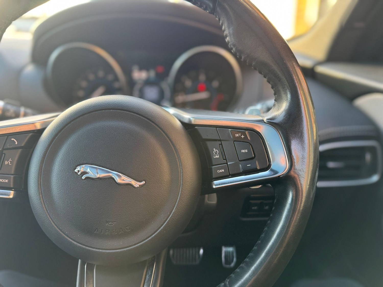 Used Jaguar F-Pace 2017 for sale - 76786506: Photo 18