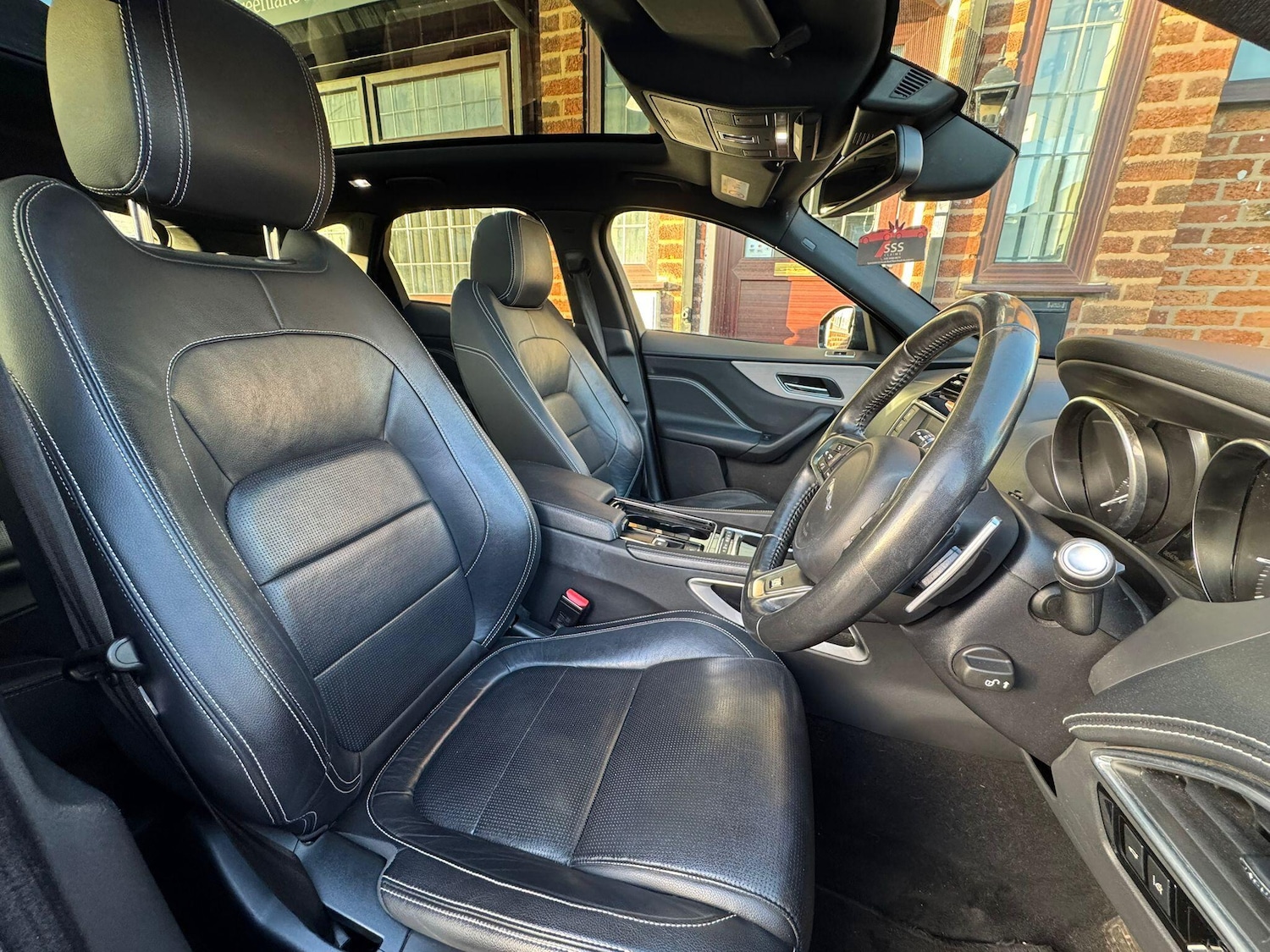 Used Jaguar F-Pace 2017 for sale - 76786506: Photo 9