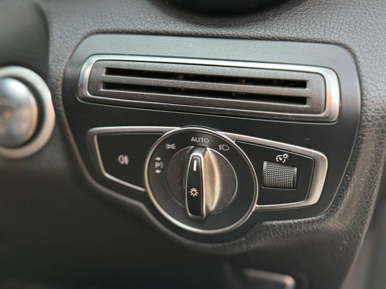 Used Mercedes-Benz GLC 2018 for sale - 76786923: Photo 15