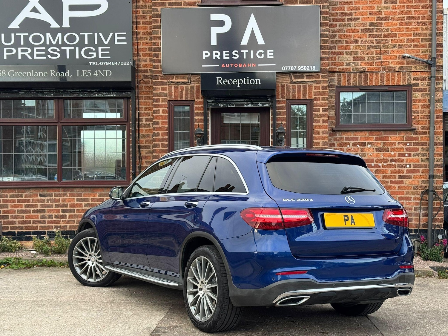 Used Mercedes-Benz GLC 2018 for sale - 76786923: Photo 2