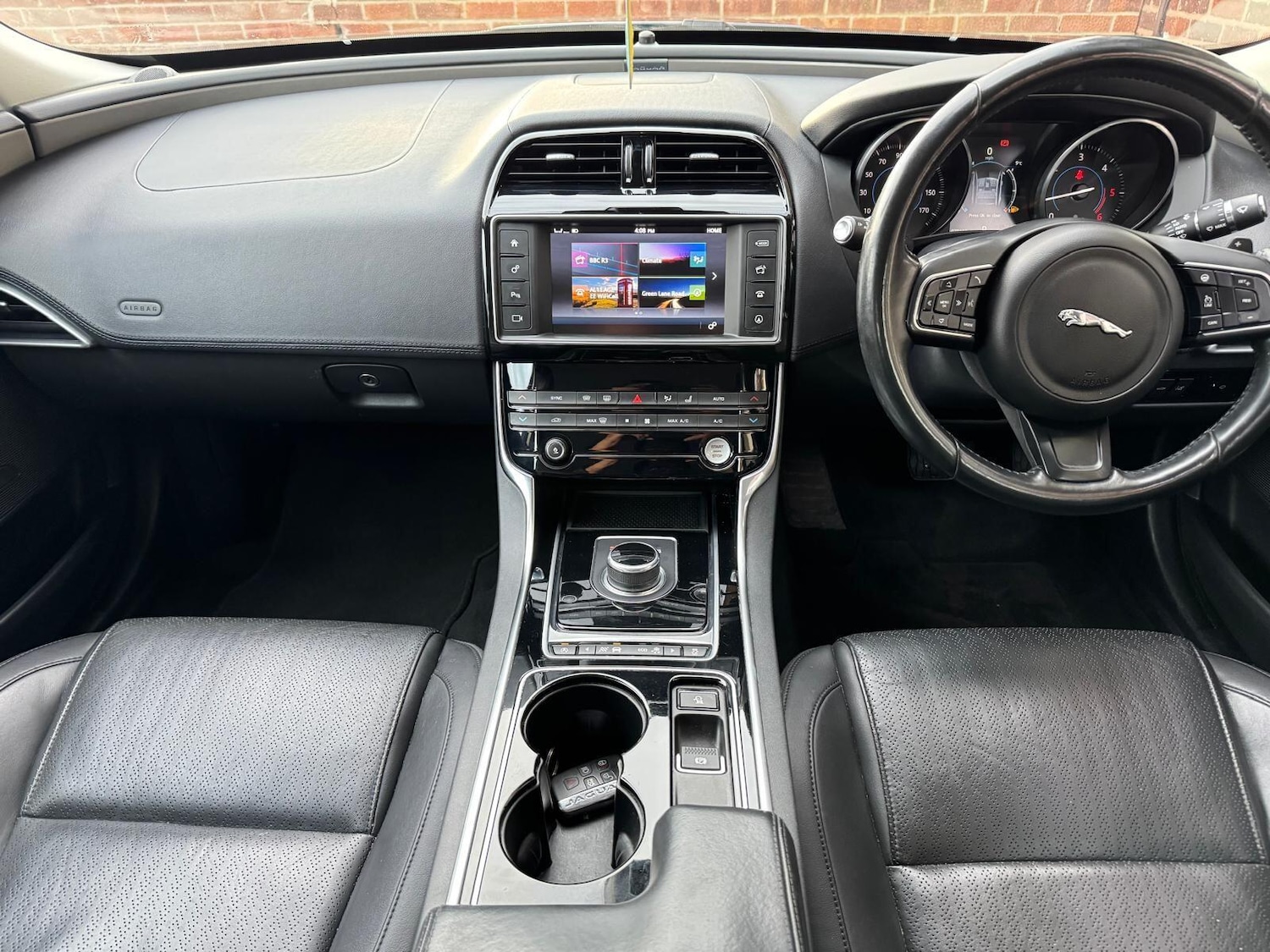 Used Jaguar XE 2016 for sale - 76786443: Photo 14