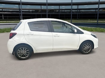 Used Toyota Yaris 2016 for sale - 77172331: Photo
