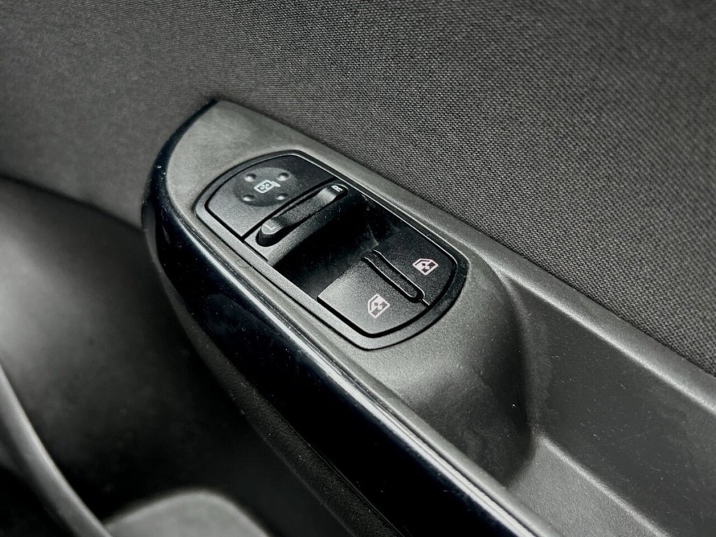 Used Vauxhall Corsa 2015 for sale - 76744499: Photo 28