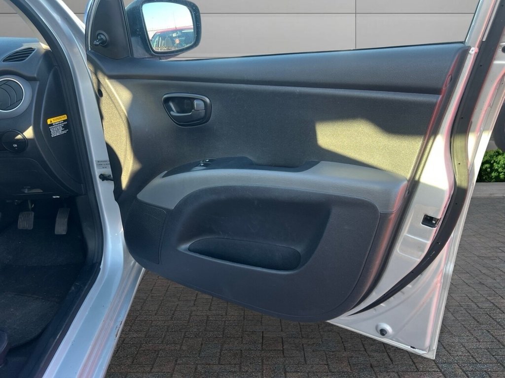 Used Hyundai i10 2011 for sale - 77089440: Photo 11