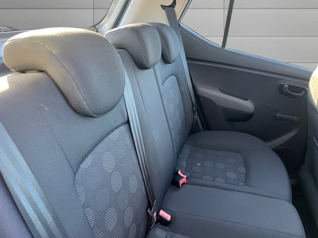 Used Hyundai i10 2011 for sale - 77089440: Photo 18