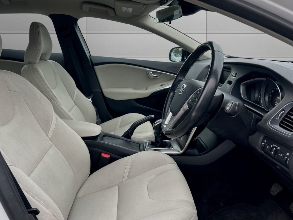 Used Volvo V40 2015 for sale - 76744543: Photo 11