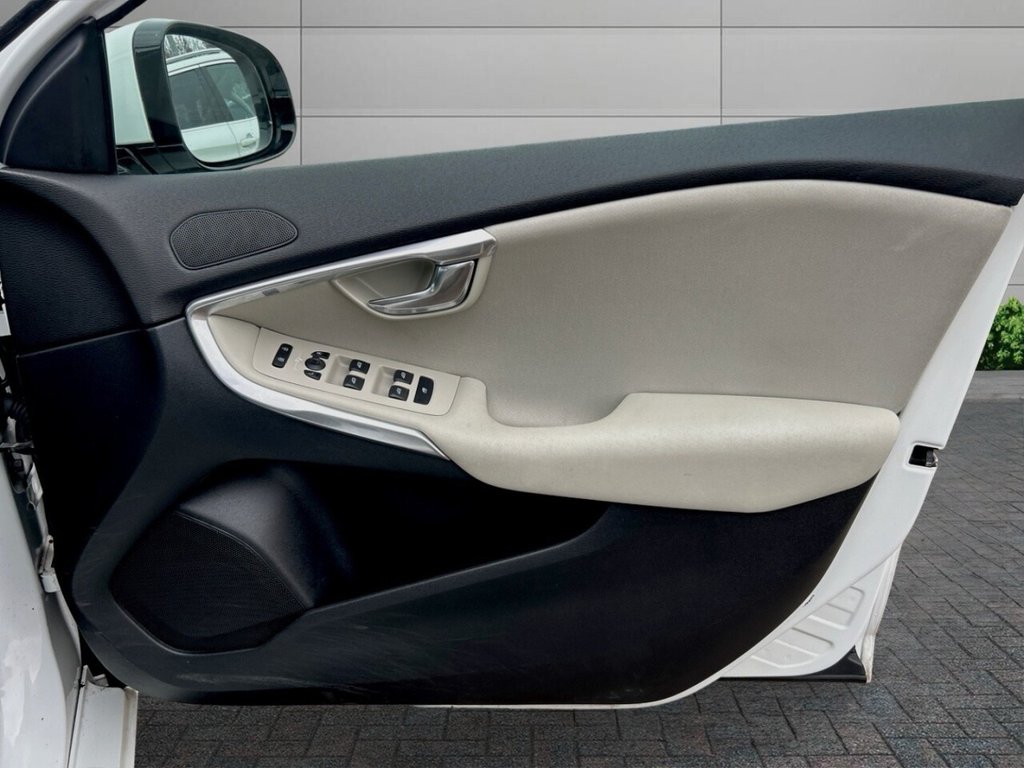 Used Volvo V40 2015 for sale - 76744543: Photo 12