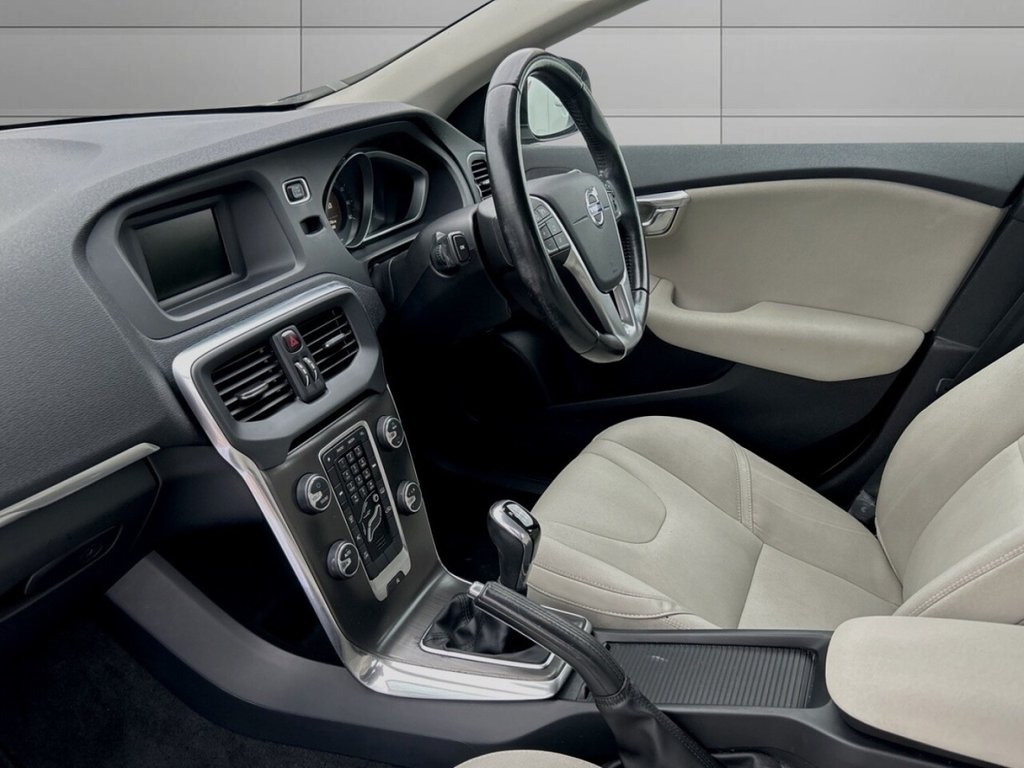 Used Volvo V40 2015 for sale - 76744543: Photo 15