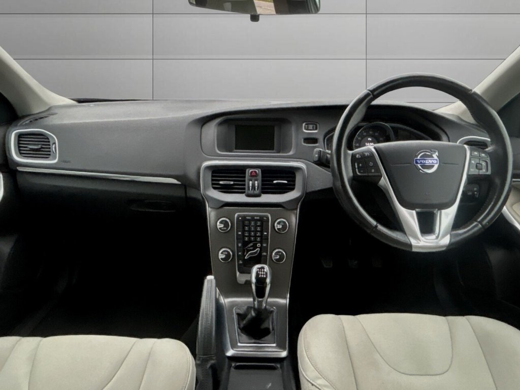 Used Volvo V40 2015 for sale - 76744543: Photo 17