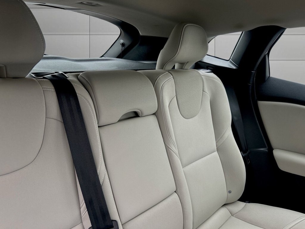 Used Volvo V40 2015 for sale - 76744543: Photo 18